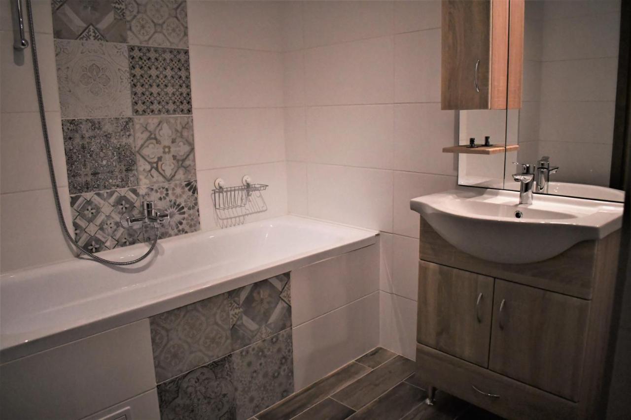 Vatus Apartmanhaz Vác Eksteriør billede